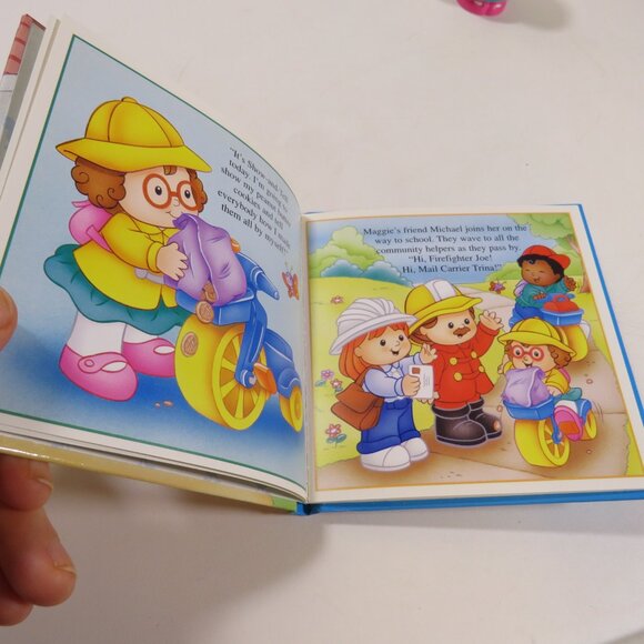 Maggie's Show & Tell Fisher Price (Figure that TALKS) & Book - Picture 5 of 12